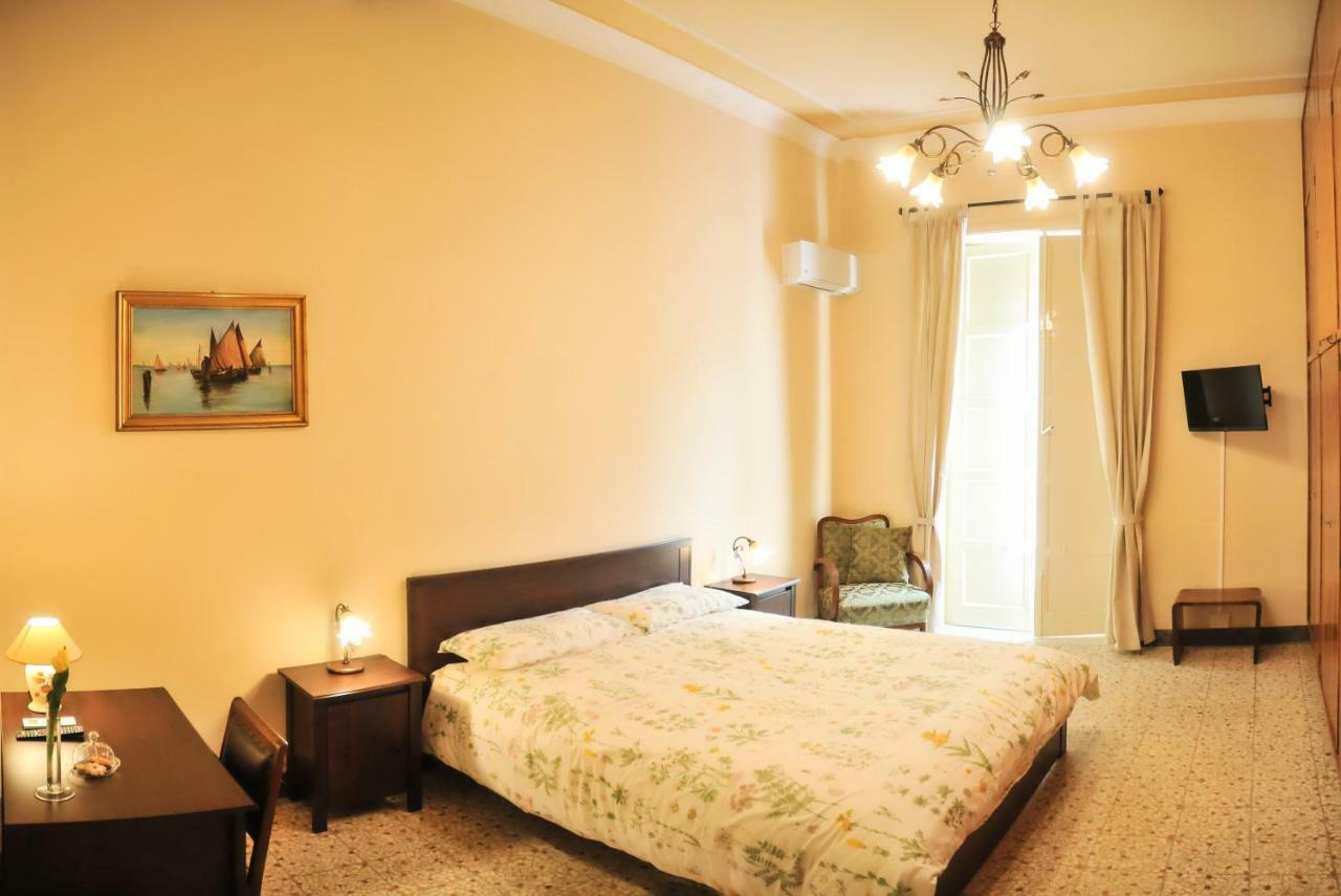 B&B Al Diecisette Catania Kültér fotó